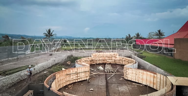 Proses pembangunan kolam renang berbentuk agka 8