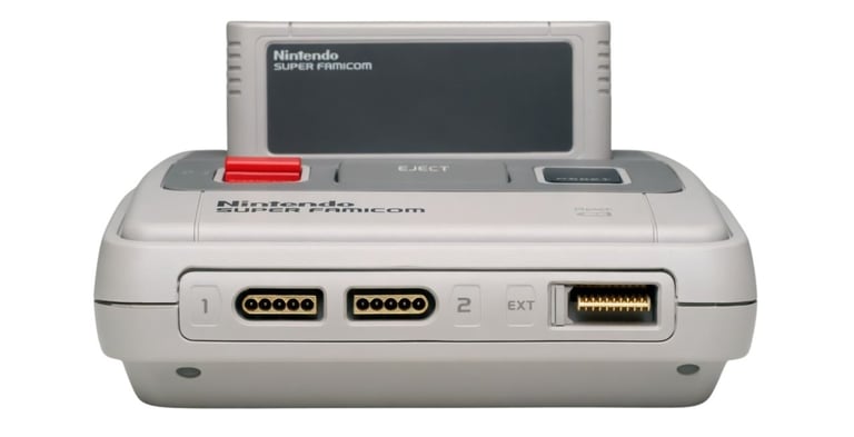 Parte da frente do console Super Famicom mostrando os conectores do controle e a porta expansão