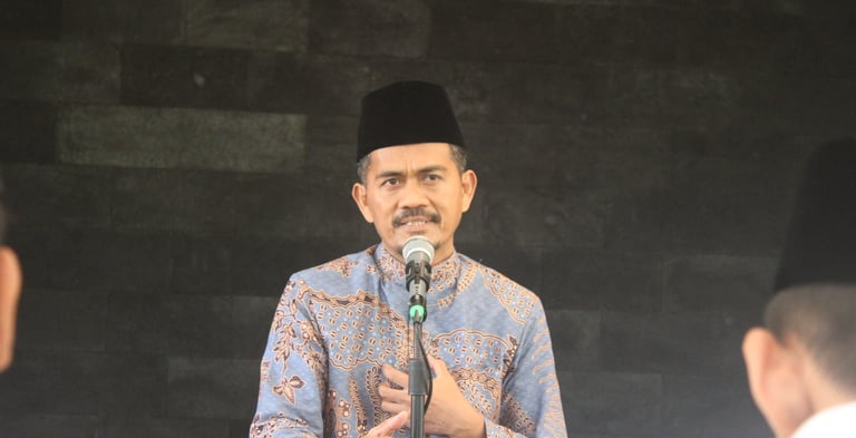 Dr. K.H. Sofwan Mubarir AL Hafizh, Pengasuh Pondok Pesantren Darul Qur'an Al Karim Baturraden