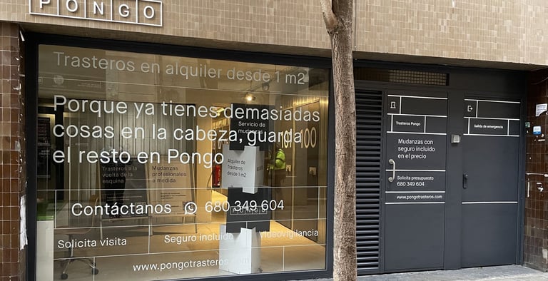 cristal vinilado con letras corporativas