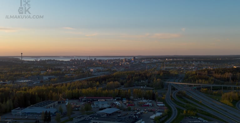 Ilmakuva Tampereesta ilta-auringossa | ilmakuva.com