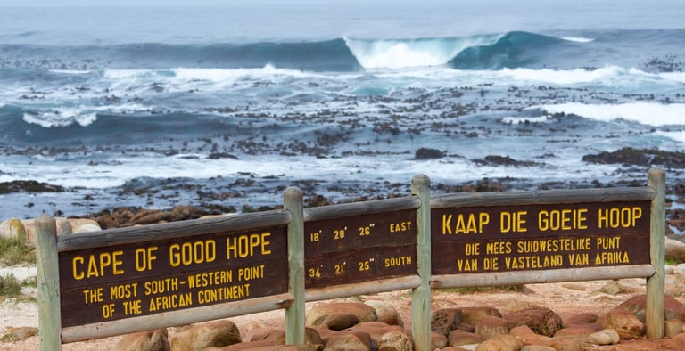 Placa do Cabo da Boa Esperança, África do Sul, marco turístico icônico.