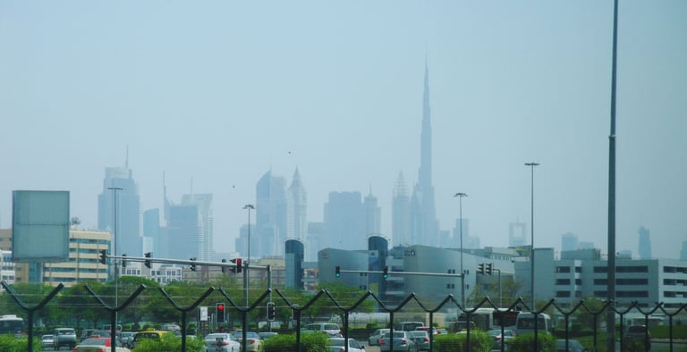 vista da cidade de dubai no transito 