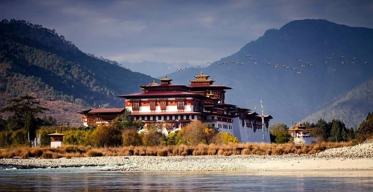 The_Majestic_Punakha_Dzong_with_View_Of_Glacial_Water_in_the_Front