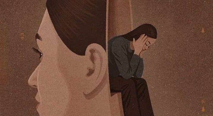 Mulher em relação difícil em atendimento de psicanálise online