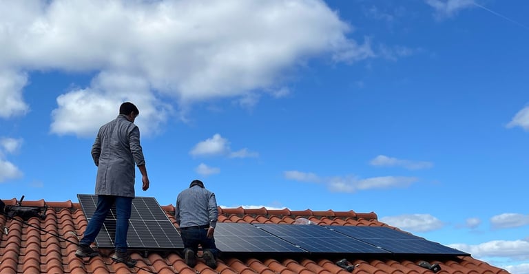 montagem paneis fotovoltaicos no fundão  solares