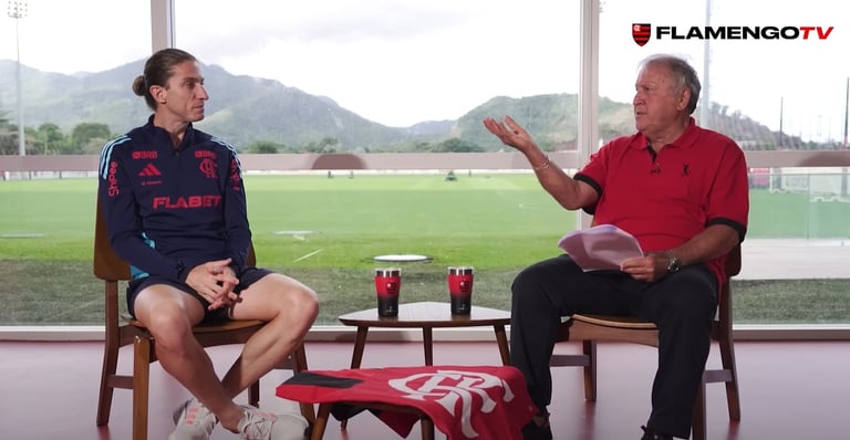 Ídolos do passado e presente: Zico e Filipe Luís em bate-papo para a Flamengo TV.