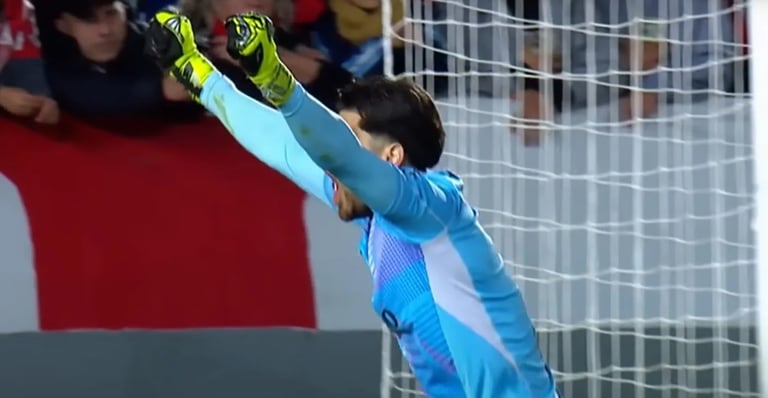 ROSSI APÓS DEFENDER DUAS COBRANÇAS DE PENALTIS E CLASSIFICAR O FLAMENGO PARA A SEMI-FINAL DA LIBERTA
