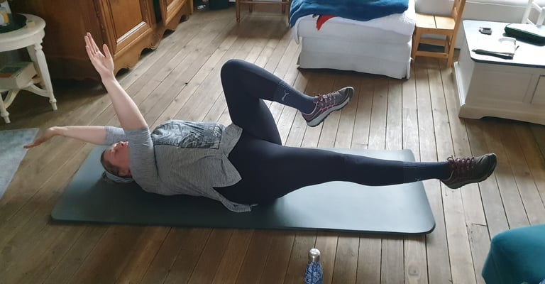 gym domicile dead bug abdominaux