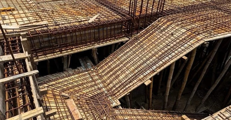 Ferragem da laje com escada de ferro maciça