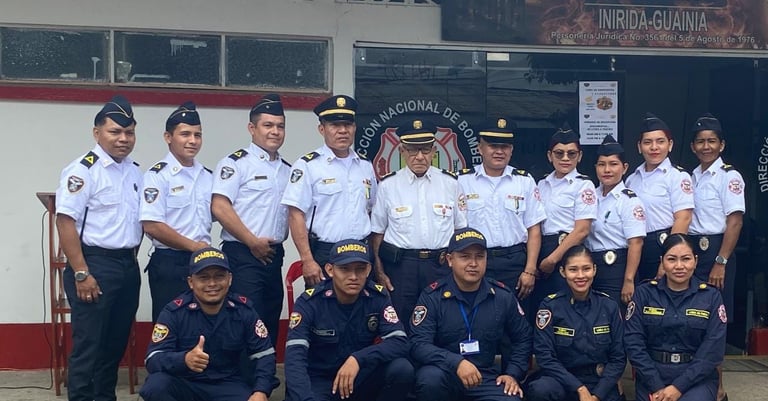 Bomberos celebrando aniversario de fundación