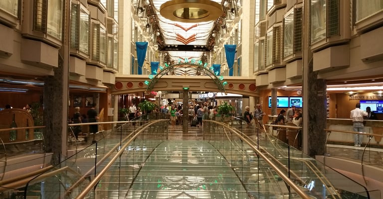 The Royal Promenade on Independence of The Seas