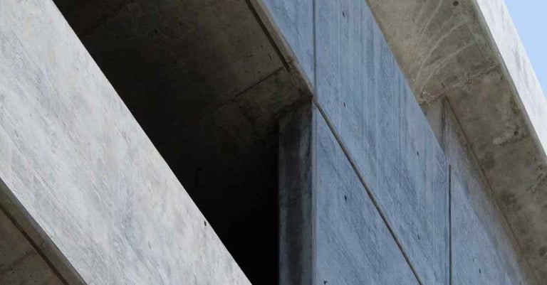 Commercial concrete building in construction by Custom concrete Texas