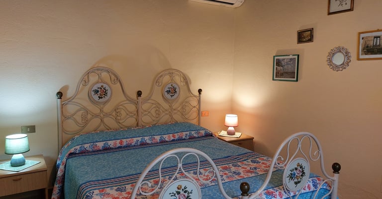 Green Room 2 for a restful night’s sleep in a quiet setting near San Pantaleo and Olbia