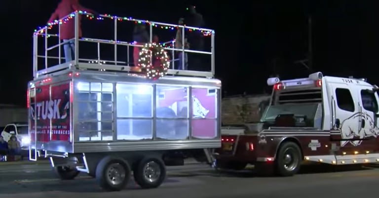 Tusk at the 2025 Christmas parade - YouTube