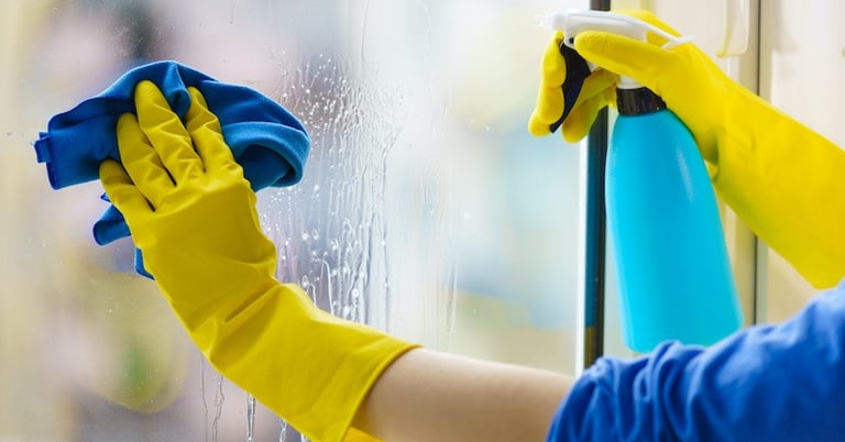 Mögliche Aufgabenfelder bei der Glasreinigung: Fensterreinigung Rahmen- und Lamellenreinigung Reinig
