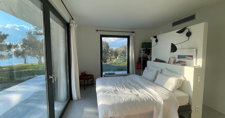 Villa Port Olivier - Villa bord de mer, les pieds dans l'eau, à louer sur l’île grecque de Lesbos