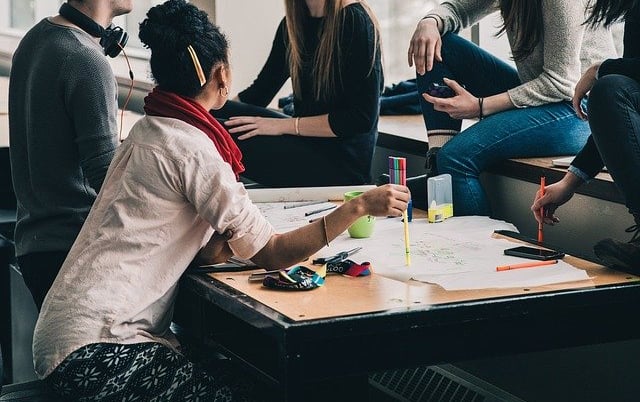 Faire des rencontres interdisciplinaires pour favoriser le partage de connaissances IA