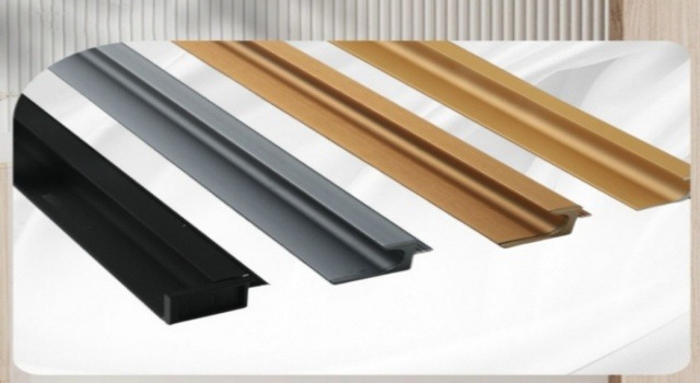 Close-up of aluminum L-shape groove pull handle, showing L-profile design and serrated clip for secure slot-in fit.