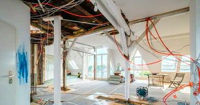 Chantier électrique dans une habitation