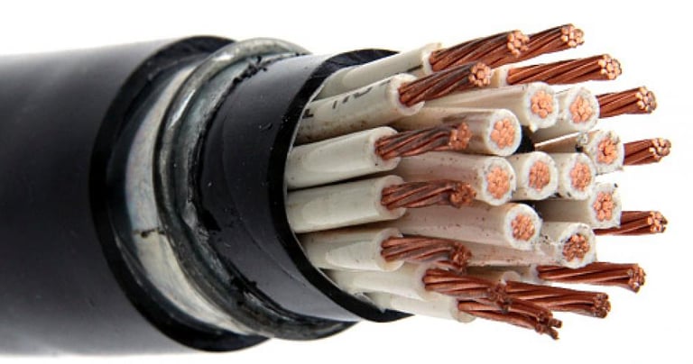 a close up of a close up of a cable with wires Kabel Metal Indonesia