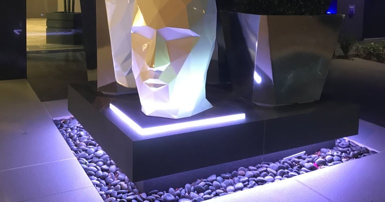 accent color lighting on feature statue