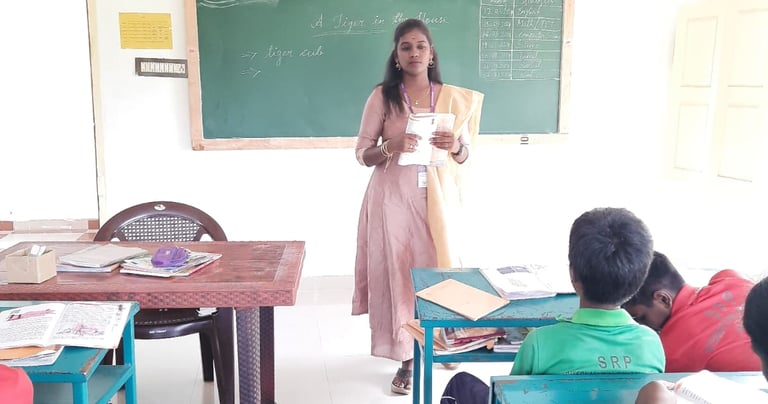 English Phonics teacher conducting an interactive class for kids at Little Cubs Learning Academy