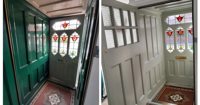 a door way in Bournemouth with a green door