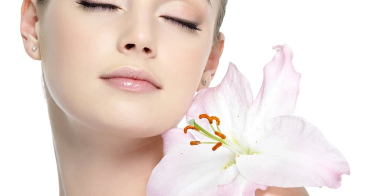 Yüz gençleştirme uygulamalarıyla daha canlı bir görünüm