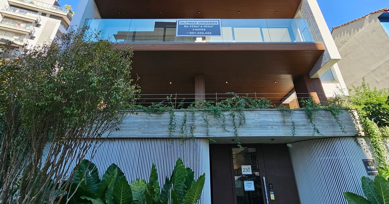 Construção em concreto ripado - Casa Guaporé - Knijnik - Porto Alegre/RS