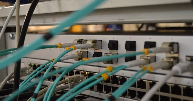Redes de datos Juniper Networks y Grandstream