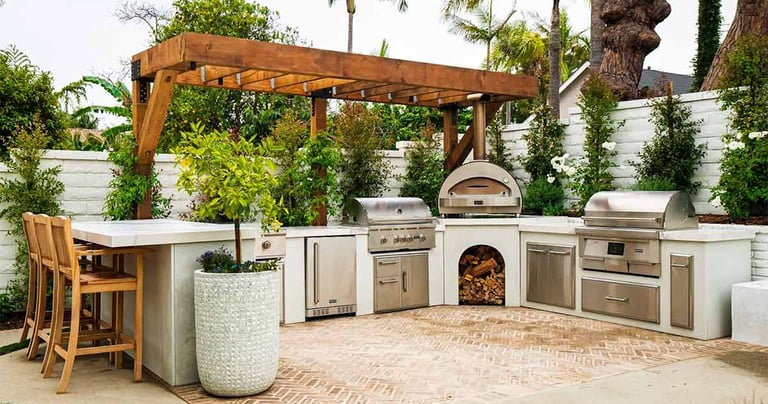 Outdoor kitchen landscaping Marbella
