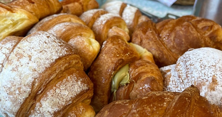 Prima colazione a buffet all'italiana inclusa nella tariffa della camera