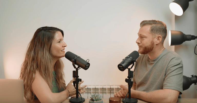 Mario Parra and Noelia talking with microphones