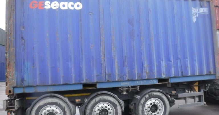 20'DV used container on container chassis