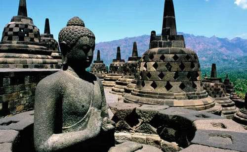 budha statue at borobudur