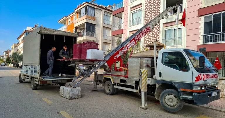 Antalya asansörlü nakliyat ve yüksek katlı binalar için dış cephe asansörü nakliye hizmeti.