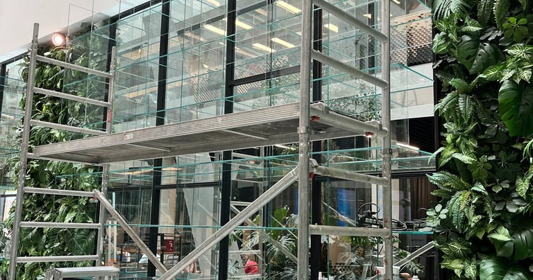 stikliniu lentynu sistemaa