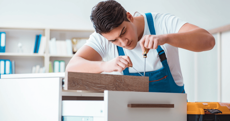 „Wenn Sie Hilfe beim Aufbau oder Montieren brauchen – Handwerker-Service für Möbel, Lampen und mehr“