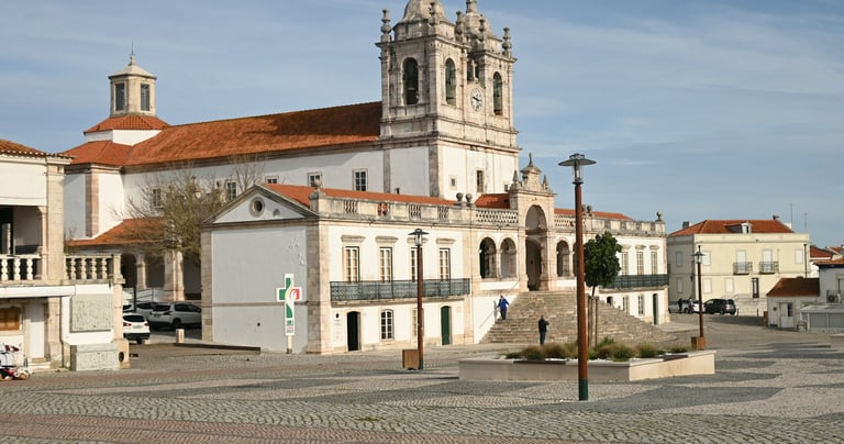 Vue sur le Sanctuaire de Nossa Senhora da Nazaré, sur le Sitio à Nazaré