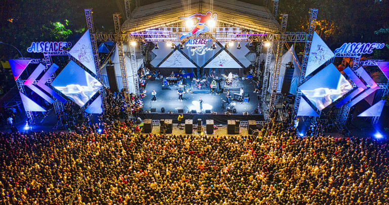 a large crowd of people standing around a stage