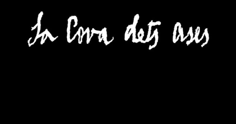 White handwritten text reading Sa Cova dets Ases, in a rustic script over a solid black background.