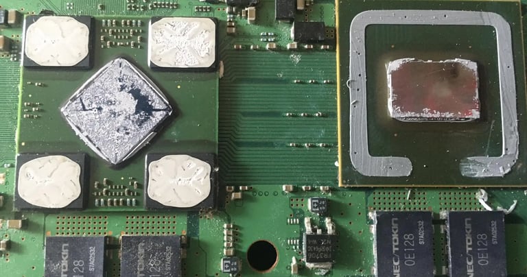 Placa base de PlayStation 3 analizada en MBTECNIC para descartar fallas por calor acumulado.