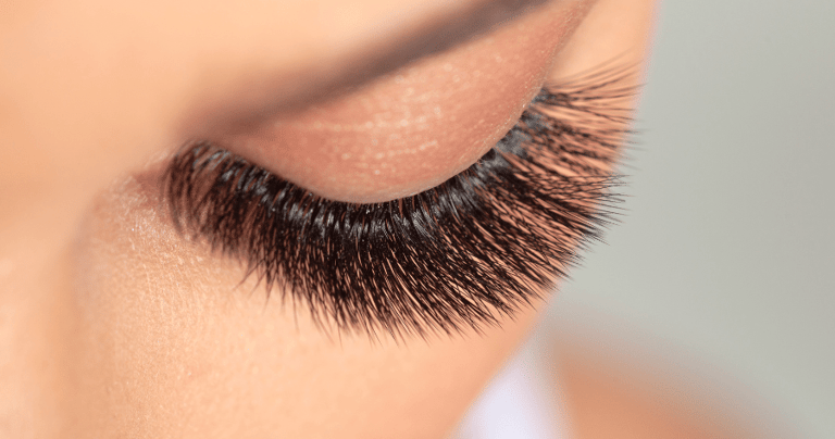 kosmetikausbildung-in-bayern Kosmetikausbildung Nageldesign Fußpflege Wimpernstylist Wimpern