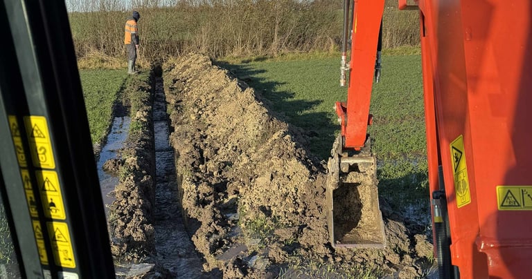 drenazo kasimas, drenazo irengimas, drenazas, transeja, drenazo vamzdziai su geotekstile