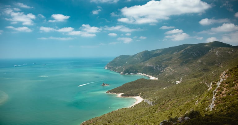 Vue aérienne de la péninsule de Tróia à Setúbal, Portugal