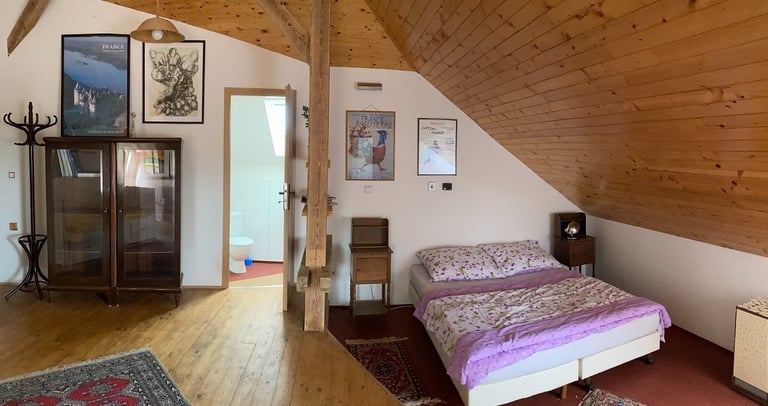Fandiks' Room - click for details