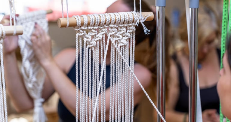 PIEZA REALIZADA DE MACRAME ARTESANALMENTE