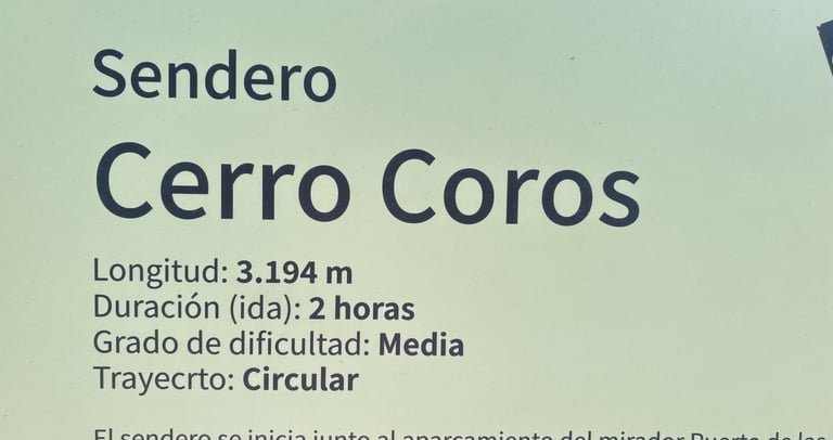 The sign 'sendero Cerro Coros with the hike's description