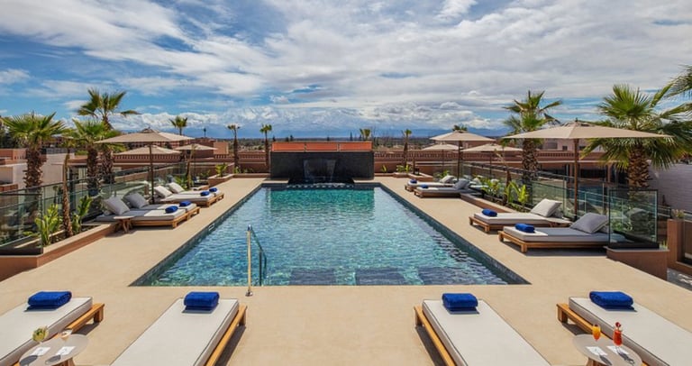 alt="piscine polyester maroc"